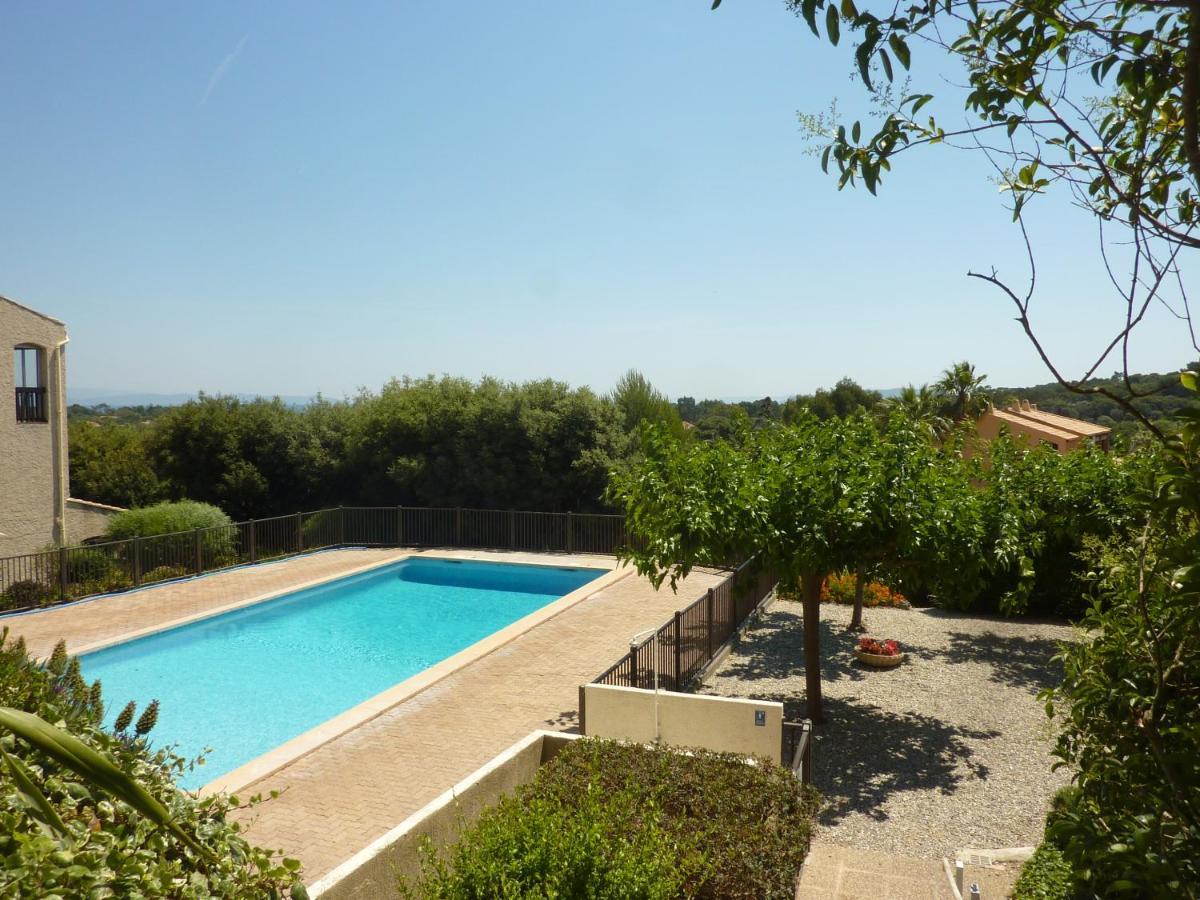 Grand Studio Avec Piscine Presqu'Ile De Giens Hyeres Exterior photo
