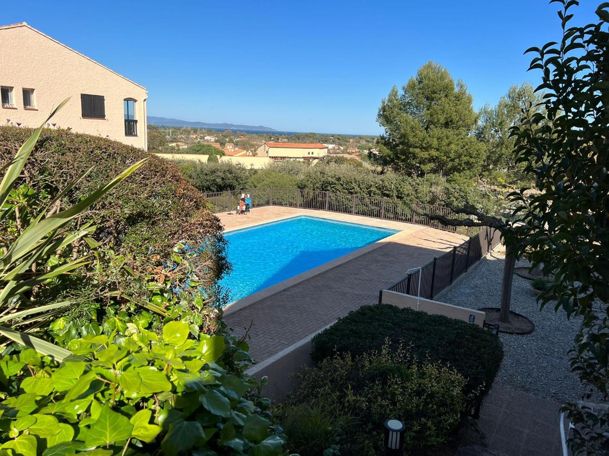 Grand Studio Avec Piscine Presqu'Ile De Giens Hyeres Exterior photo
